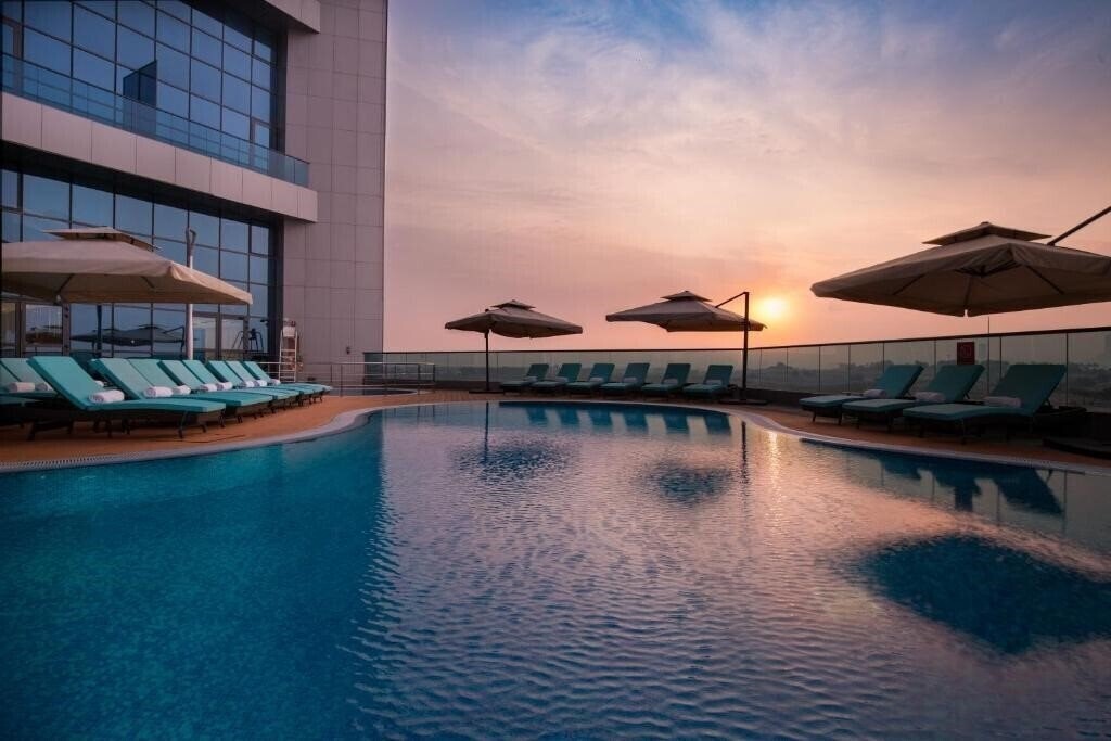 Отель Millennium Place Barsha Heights Hotel & Apartments 4*