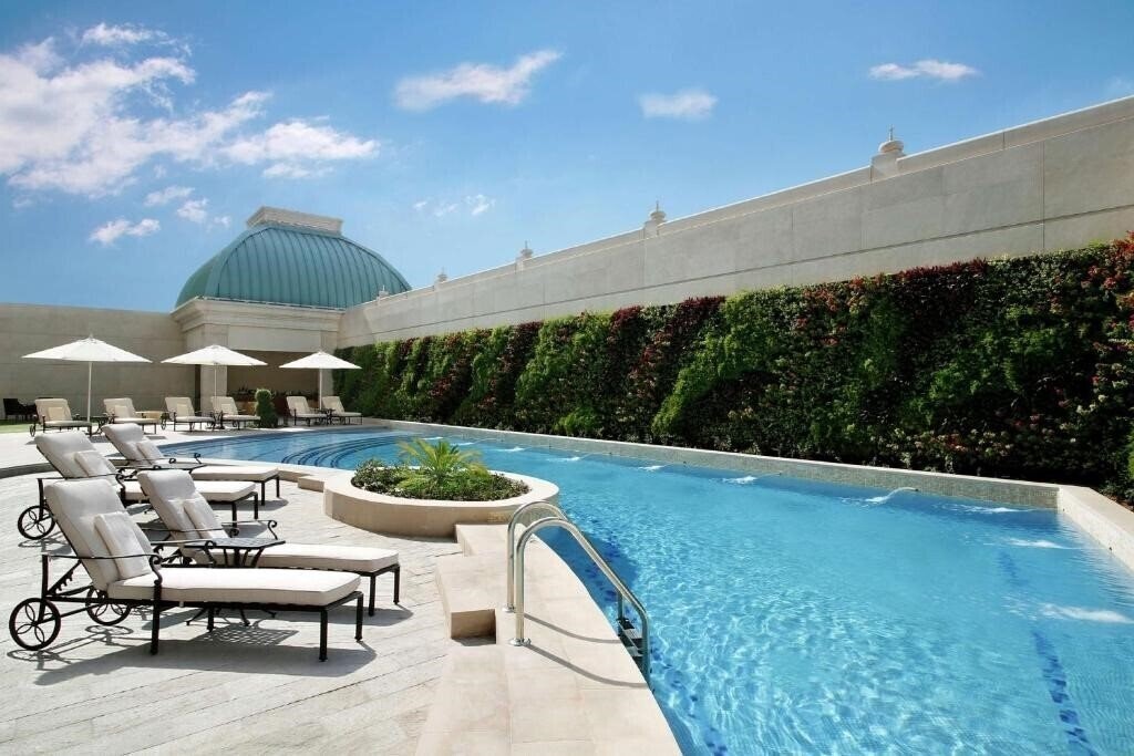 Отель Al Habtoor Palace Dubai 5*