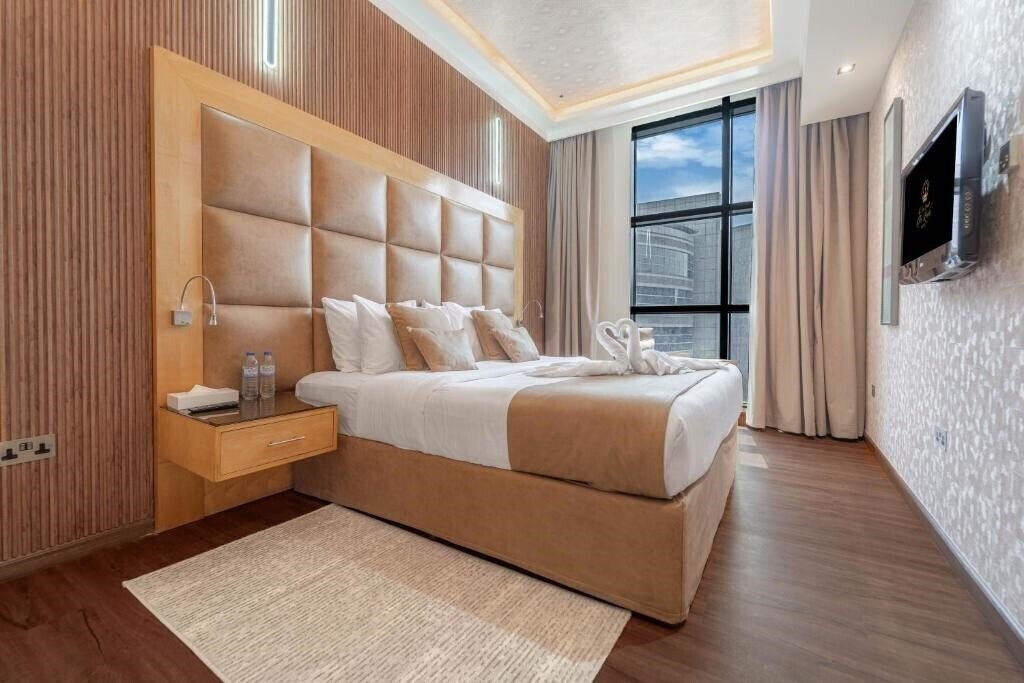 Отель The Leela Hotel 4*