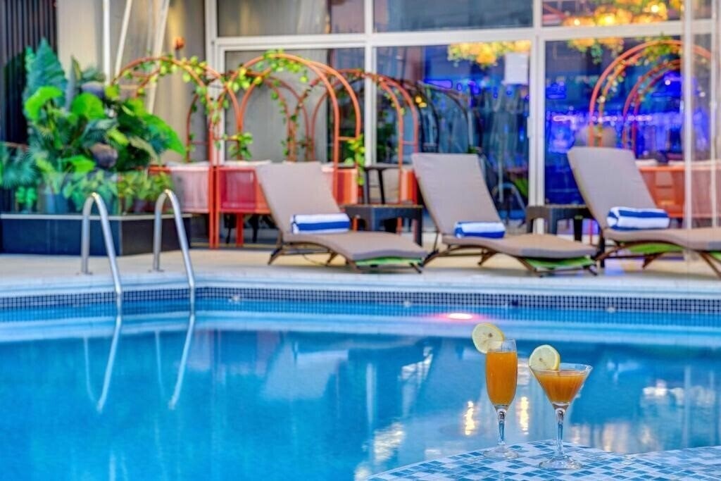 Отель Howard Johnson Plaza by Wyndham Dubai Deira (ex. Lotus Retreat Hotel, Howard Johnson Plaza by Wyndham) 4*