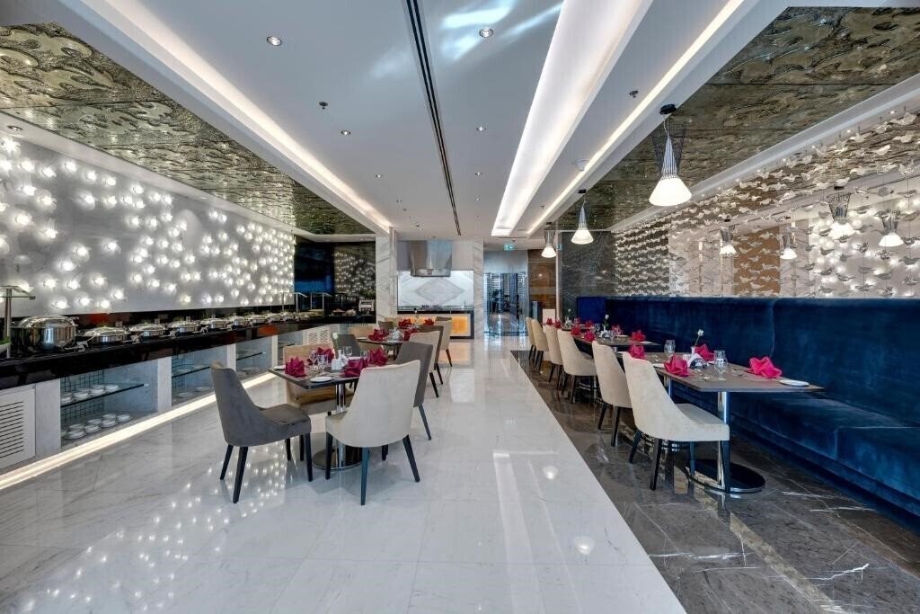 Фотография Royal Continental Suites 5*