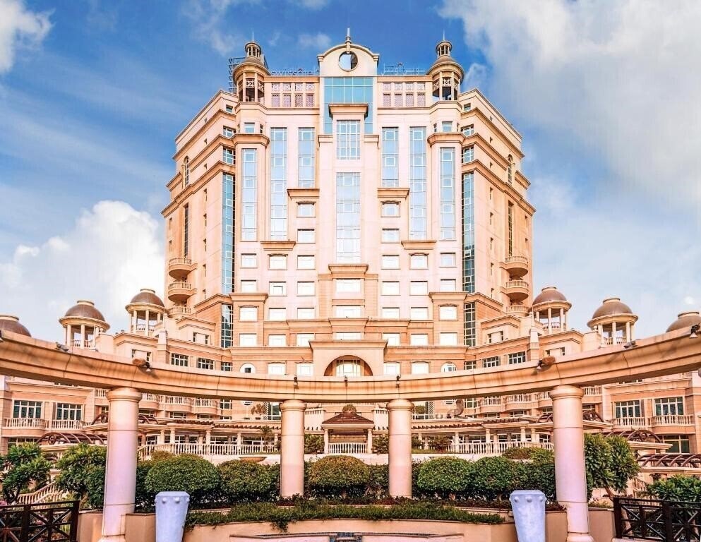 Отель Swissotel Al Murooj Dubai 5*