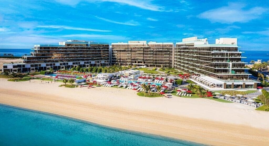 Отель Th8 Palm Dubai Beach Resort, Vignette Collection 5*