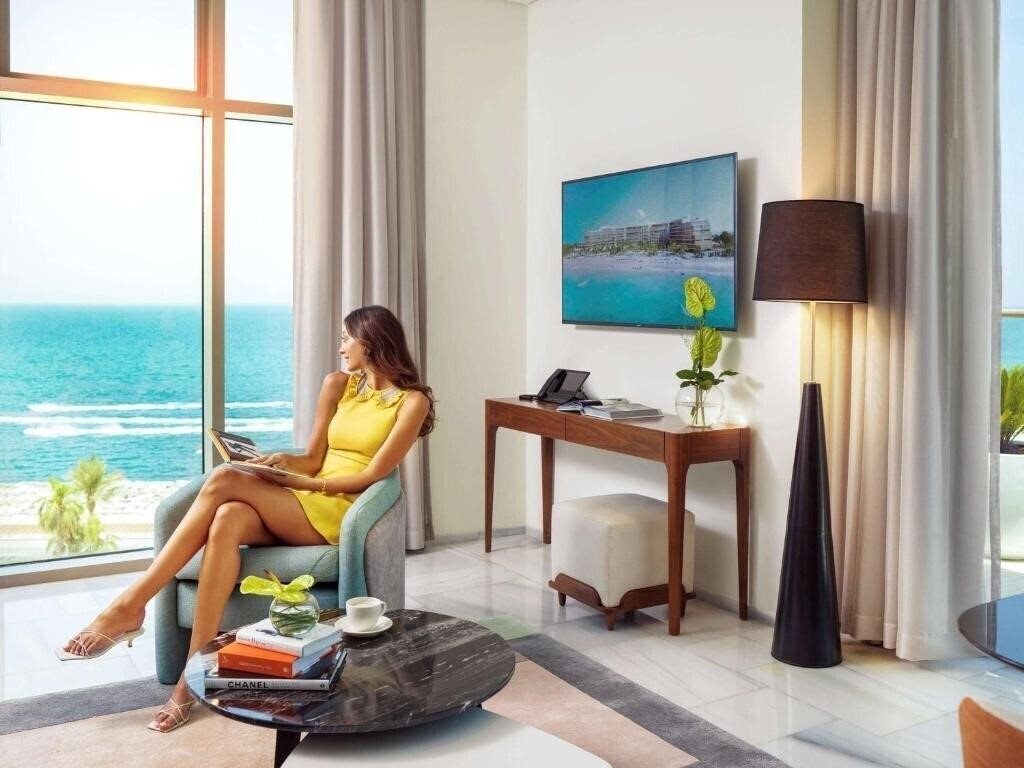 Фотография Th8 Palm Dubai Beach Resort, Vignette Collection 5*