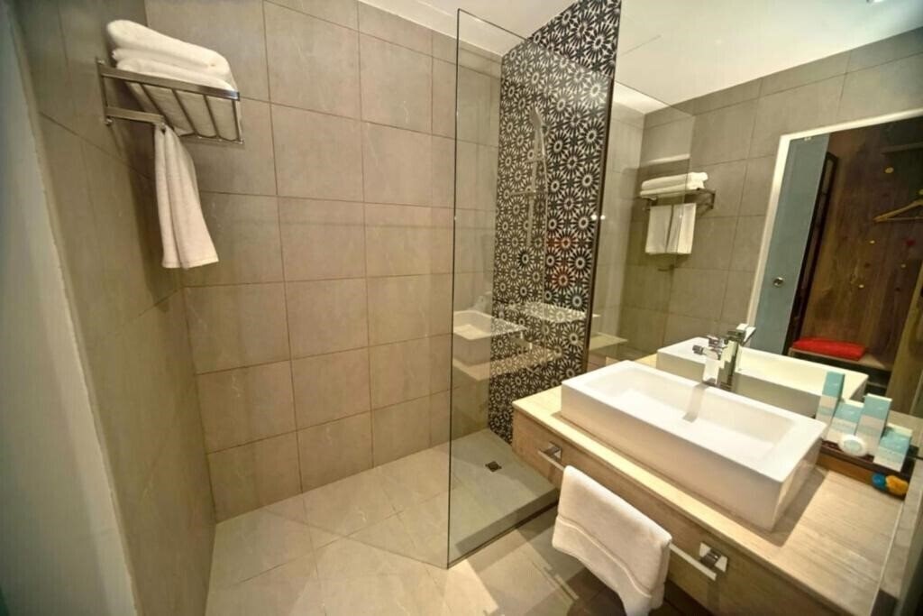 Фотография Kingsgate Canal Hotel 3*