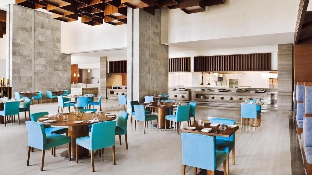 Фотография Holiday Inn Dubai Al Maktoum Airport 4*