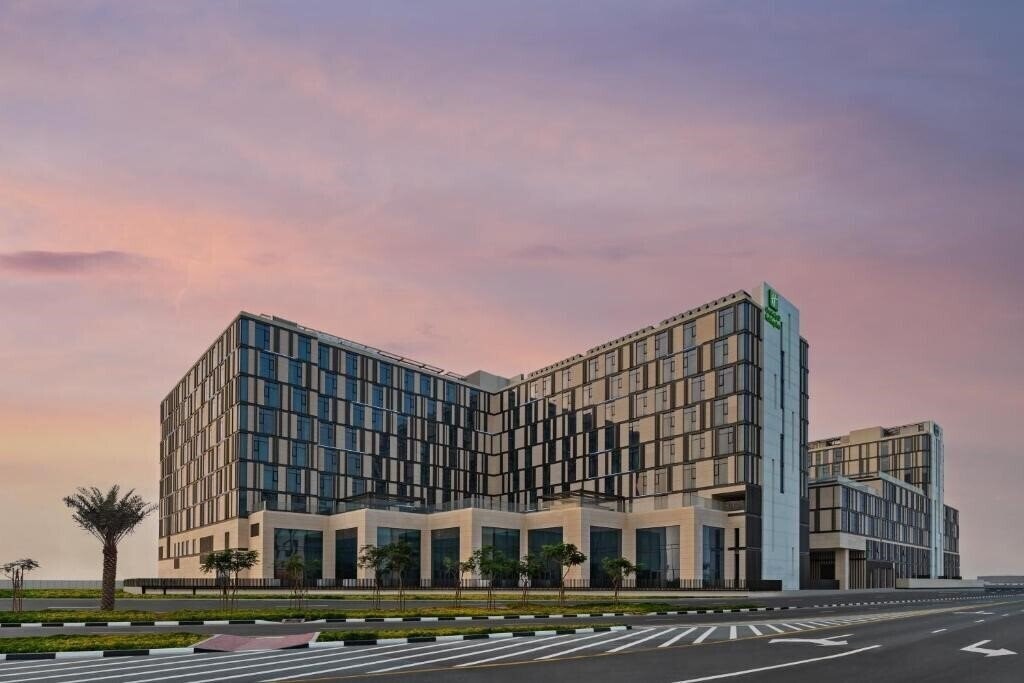 Изображение Holiday Inn Dubai Al Maktoum Airport 4*