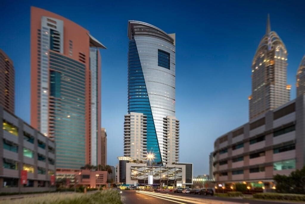Отель Staybridge Suites Dubai Internet City 4*