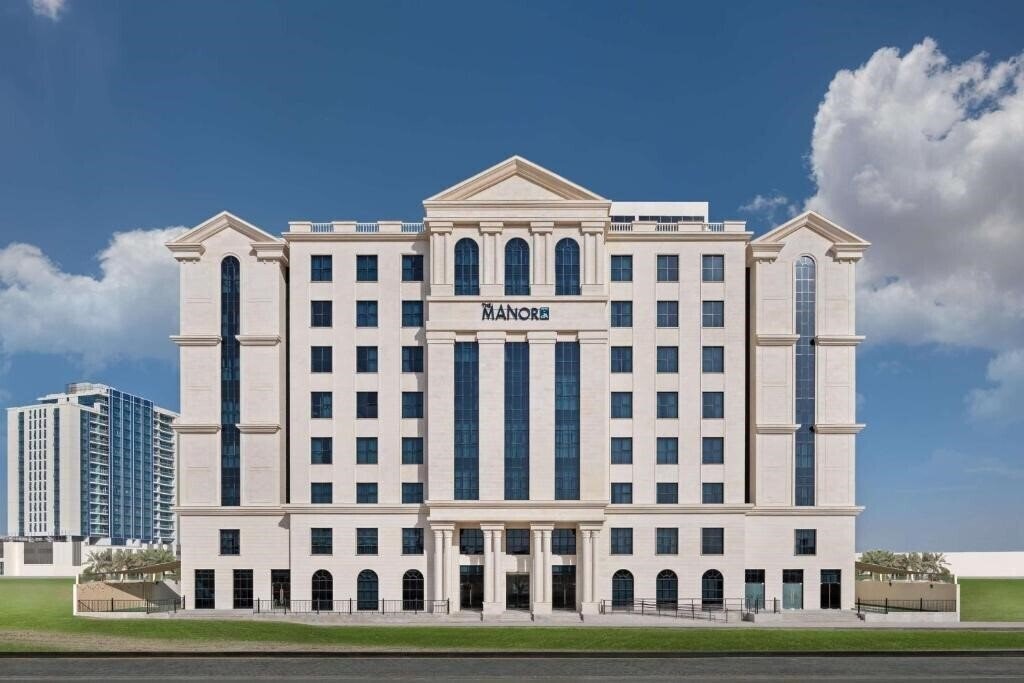 Отель The Manor by Ja 4*