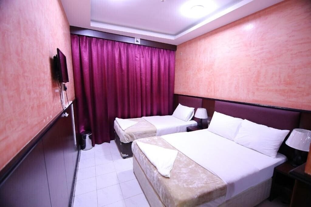Фото Tanha Hotel 3*