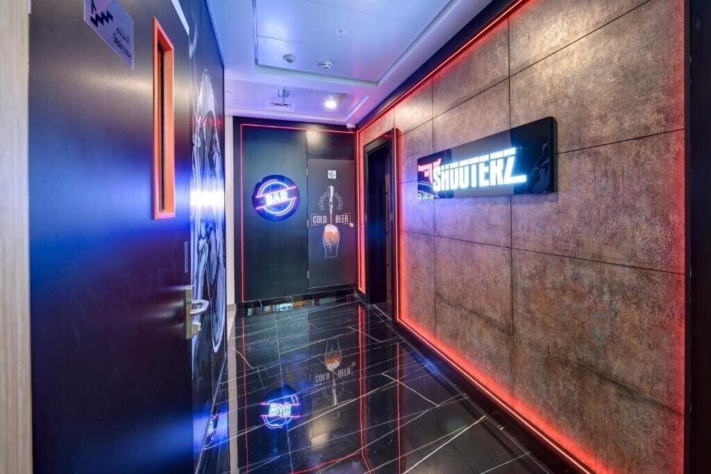 Отель Wescott Hotel 2*