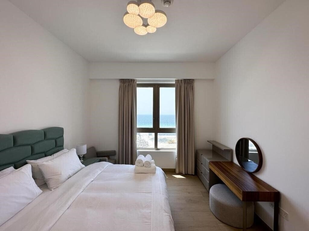 Фотография 1BR with Canal View In Jumeirah 4*