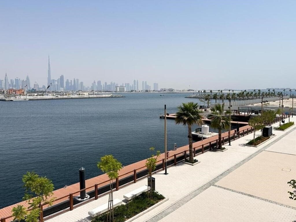 Фото 1BR with Canal View In Jumeirah 4*