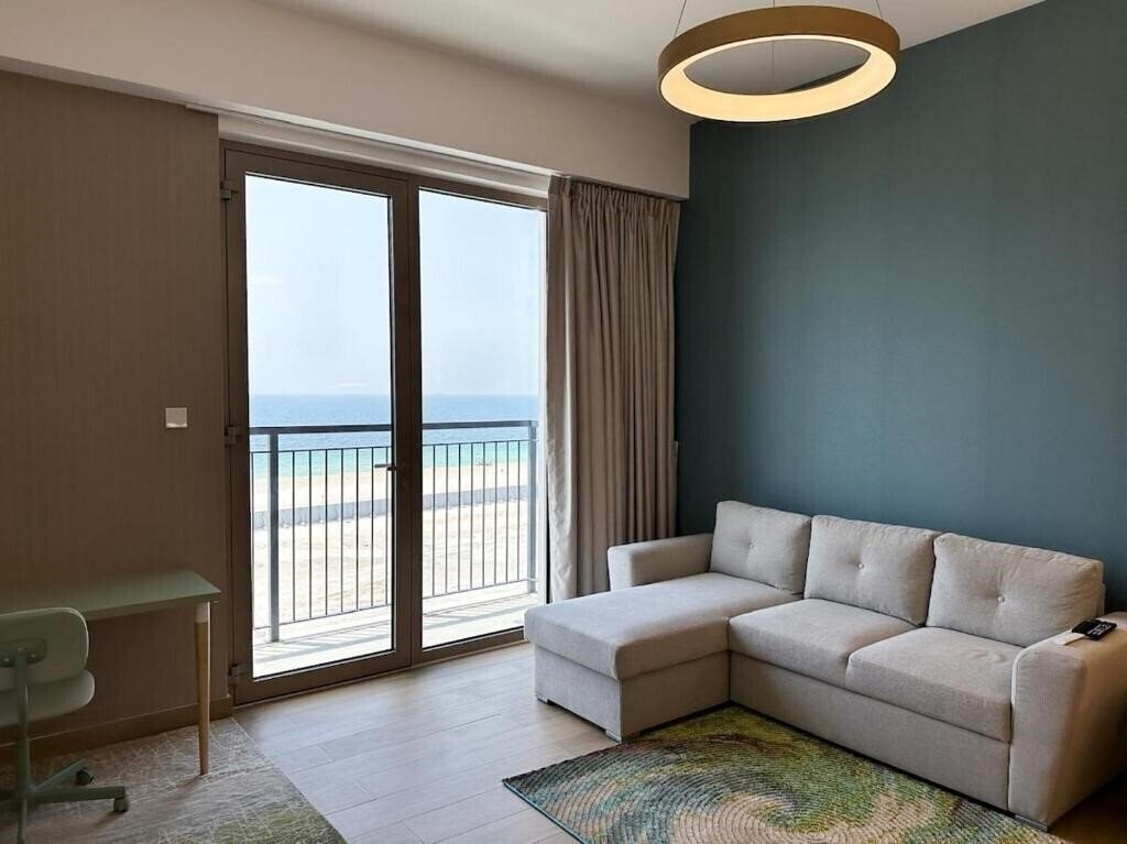Фотография 1BR with Canal View In Jumeirah 4*