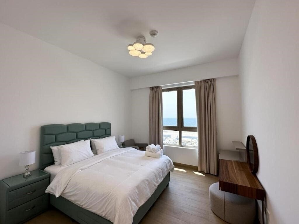 Изображение 1BR with Canal View In Jumeirah 4*