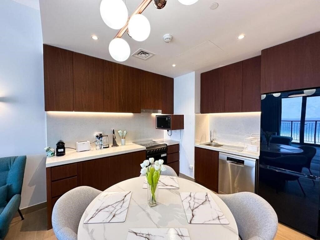 Картинка 1BR with Canal View In Jumeirah 4*