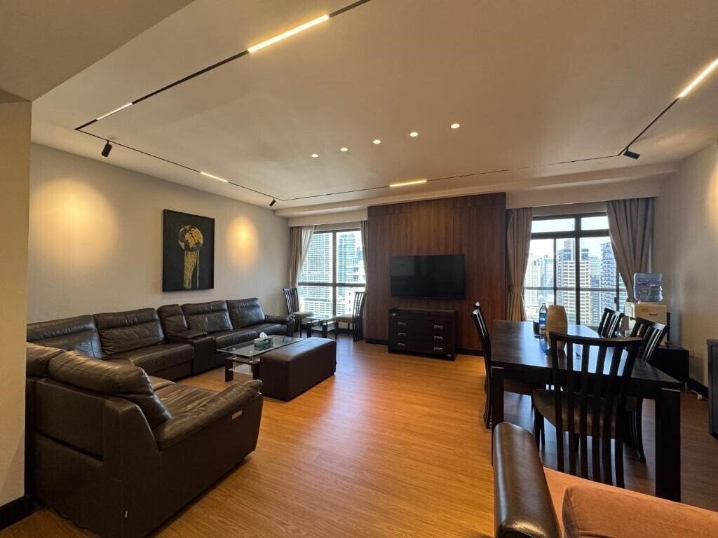 Отель Yanjoon Holiday Homes Park Tower 1*