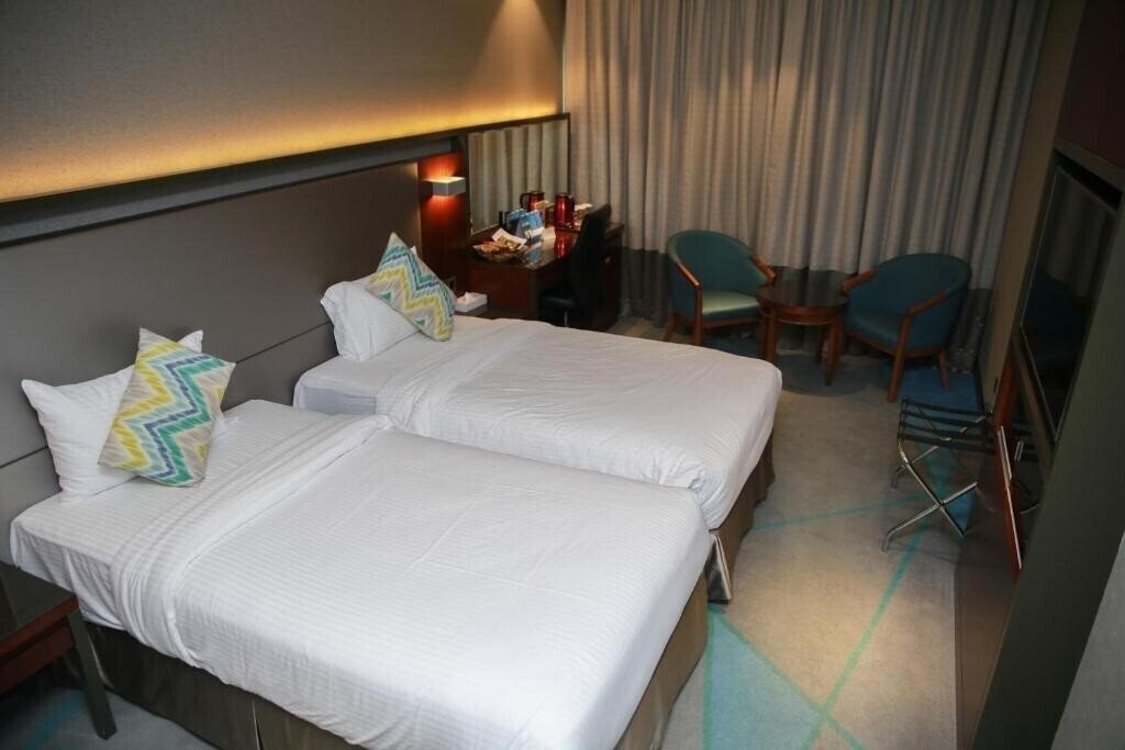 Отель Versailles Hotel 4*