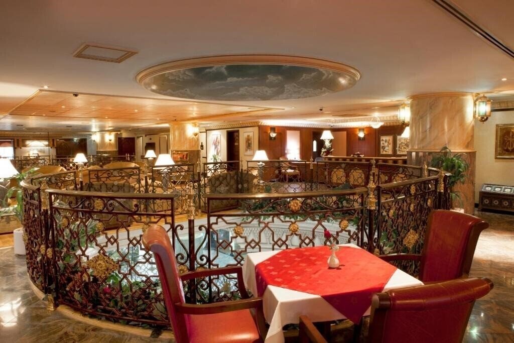Отель Landmark Plaza 3*