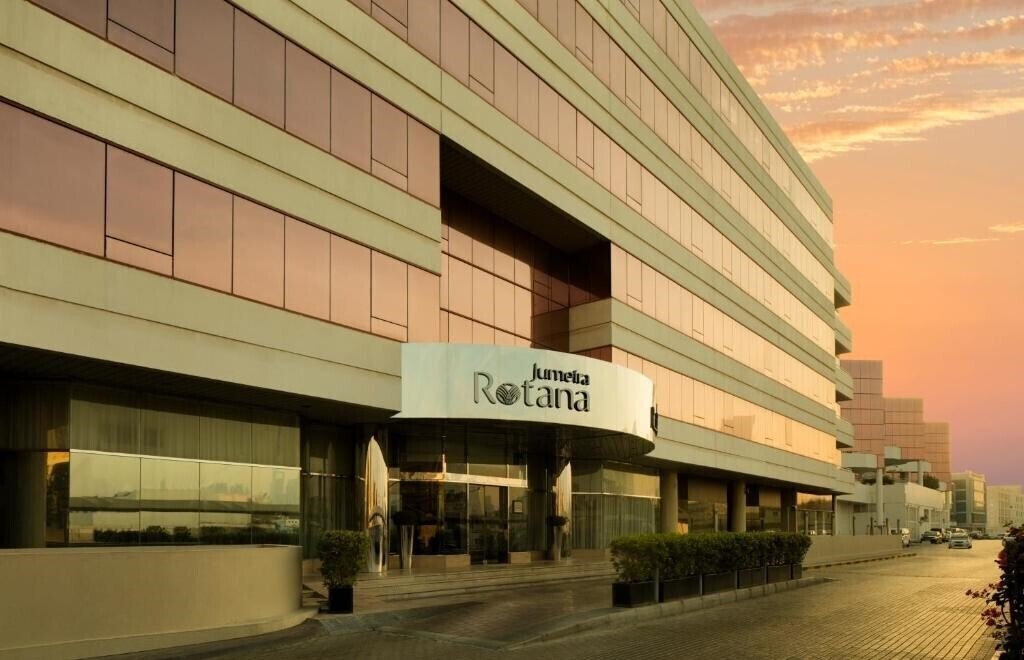Отель Jumeira Rotana 4*