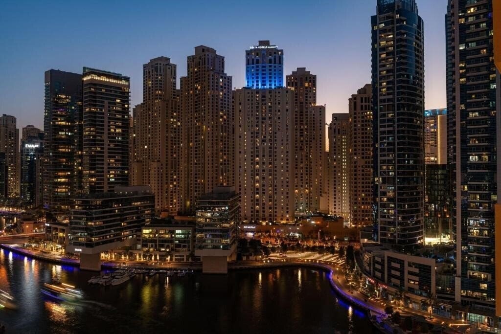 Изображение Ramada Plaza Jumeirah Beach Residence 4*