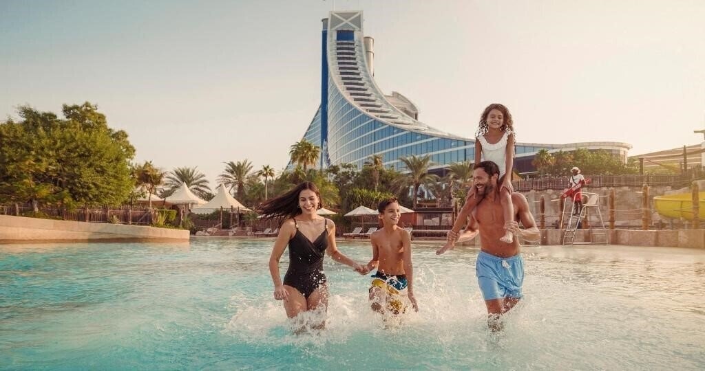 Фотография Jumeirah Beach Hotel (ex. Beach Hotel, Jumeirah Beach Hotel & Beit Al Bahar Villas) 5*
