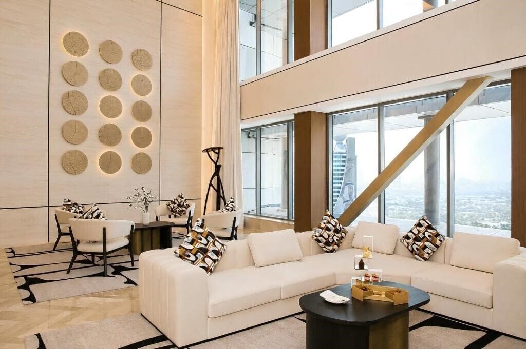Отель The Monarch Dubai 5*