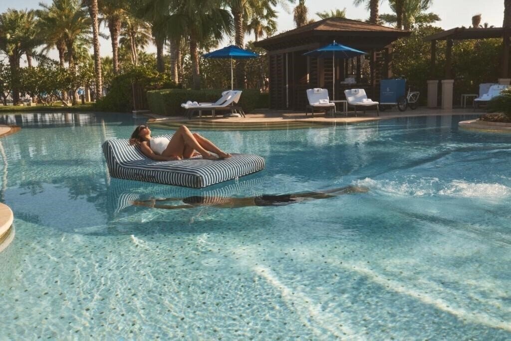 Отель Four Seasons Resort Dubai at Jumeirah Beach (ex. Four Seasons Resort Jumeirah Beach, Four Seasons Resort Jumeirah) 5*