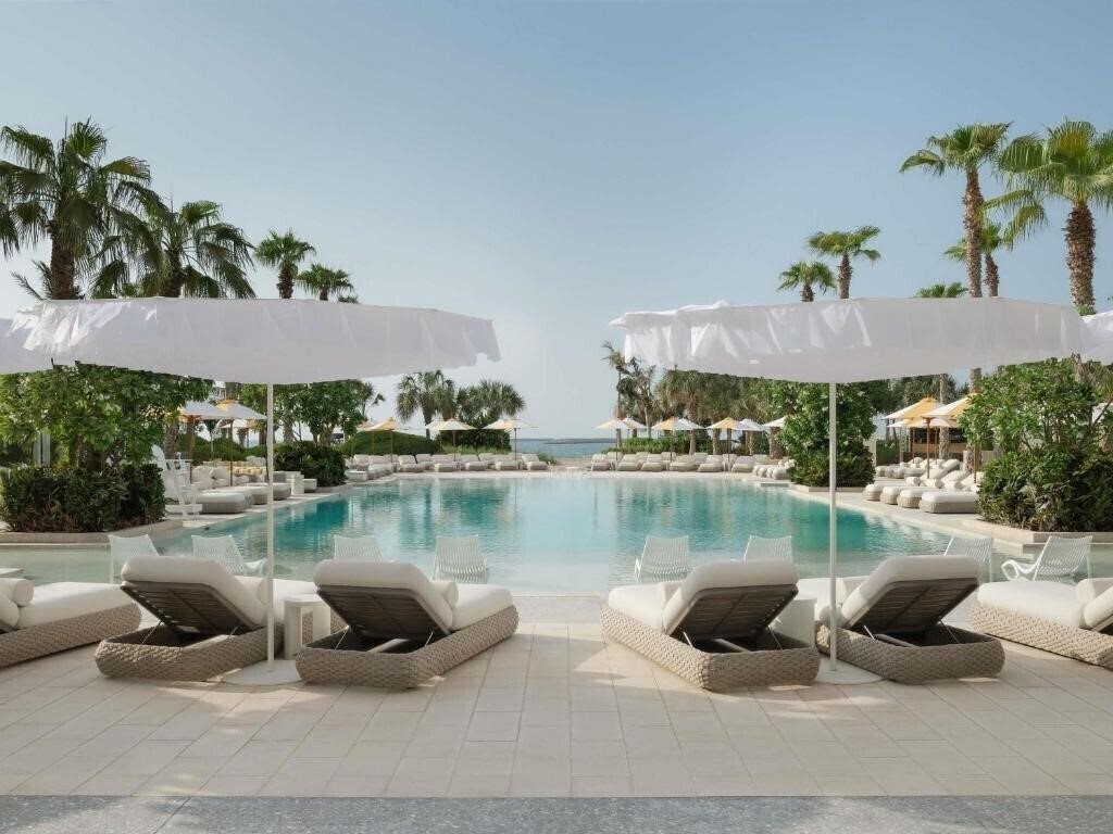 Отель The Residences At Caesars Palace Bluewaters Dubai 5*