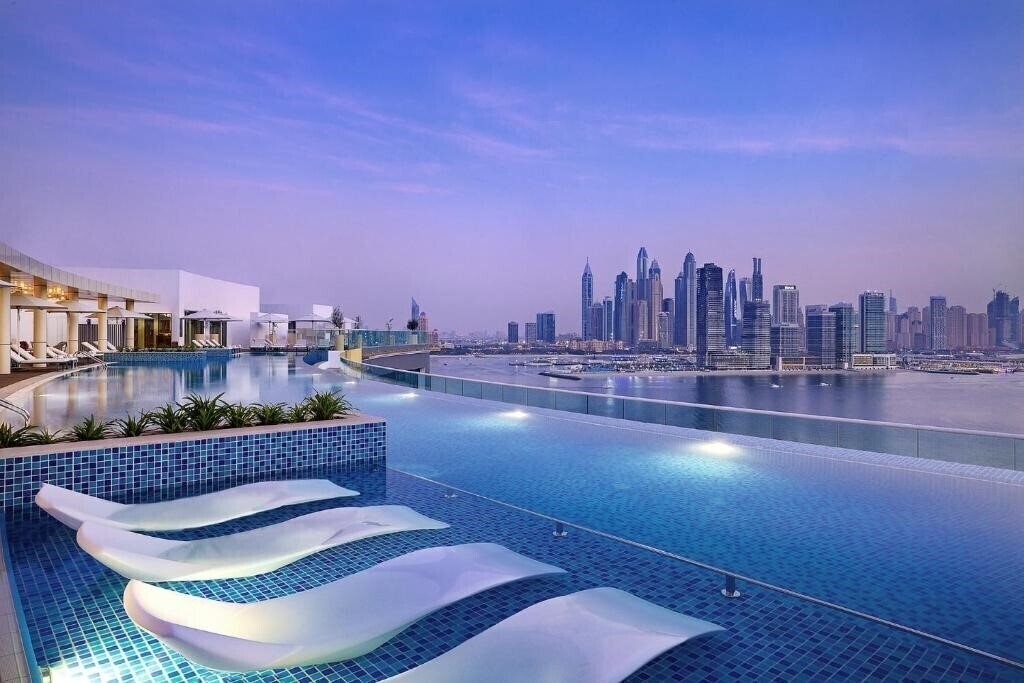 Отель NH Collection Dubai The Palm 5*