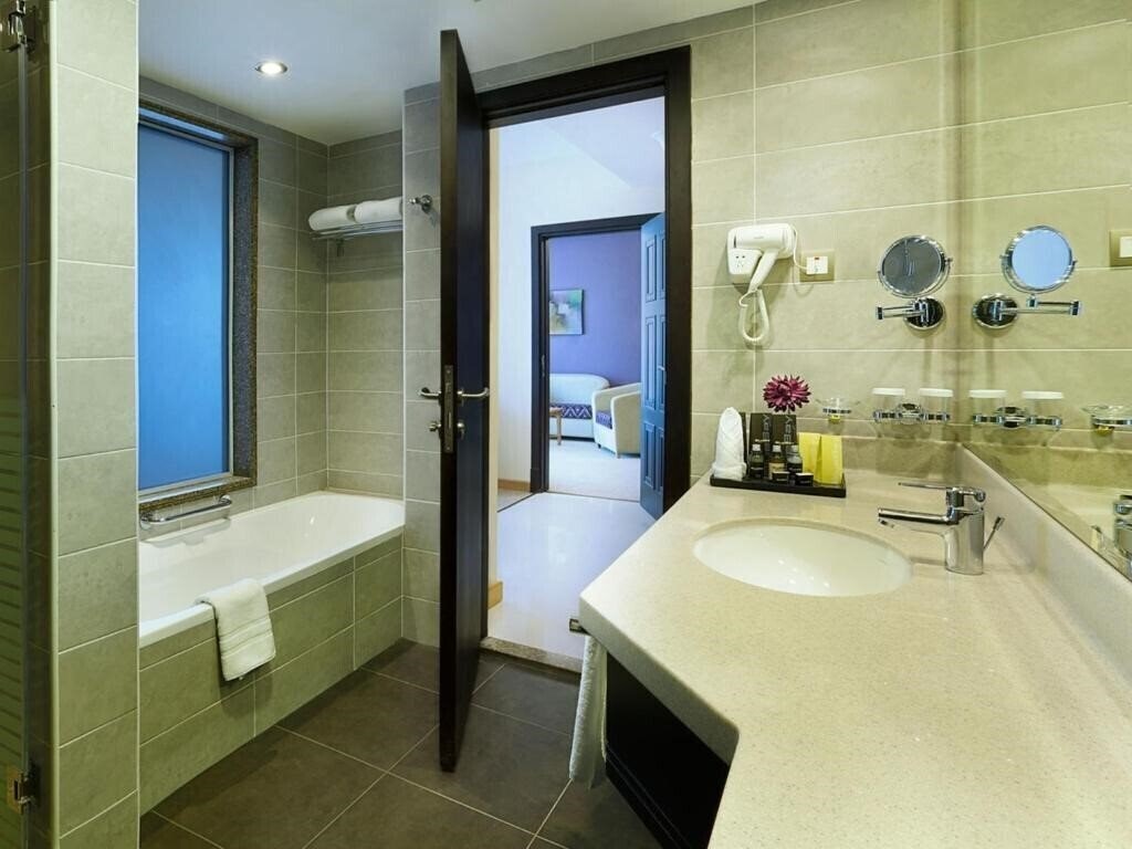 Фото Armada Avenue Hotel, Jumairah Lake Towers (ex. Armada Bluebay Hotel) 4*