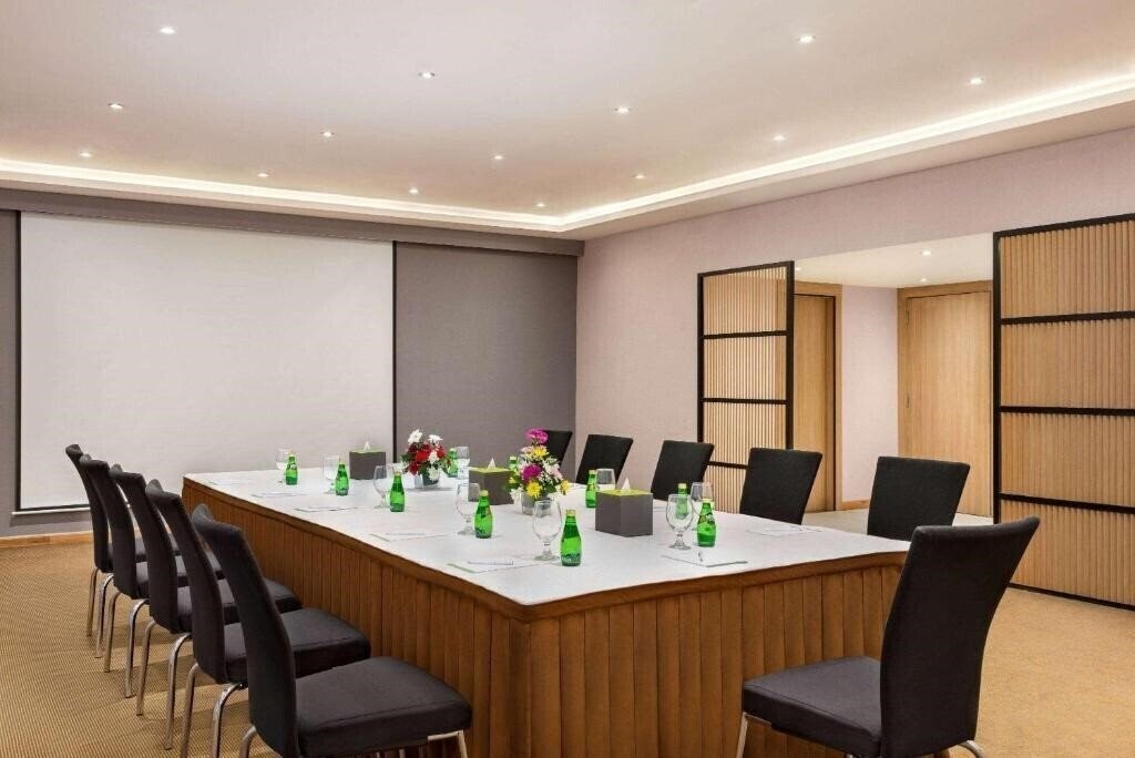 Изображение La Quinta by Wyndham Dubai Jumeirah 4*