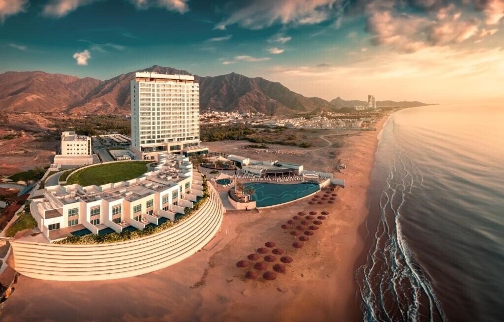 Отель Royal M Hotel & Resorts Al Aqah Beach 5*