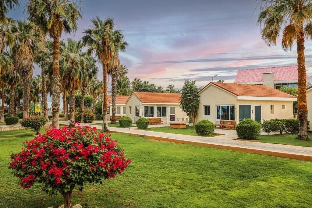 Изображение Sandy Beach Hotel And Resort 3*