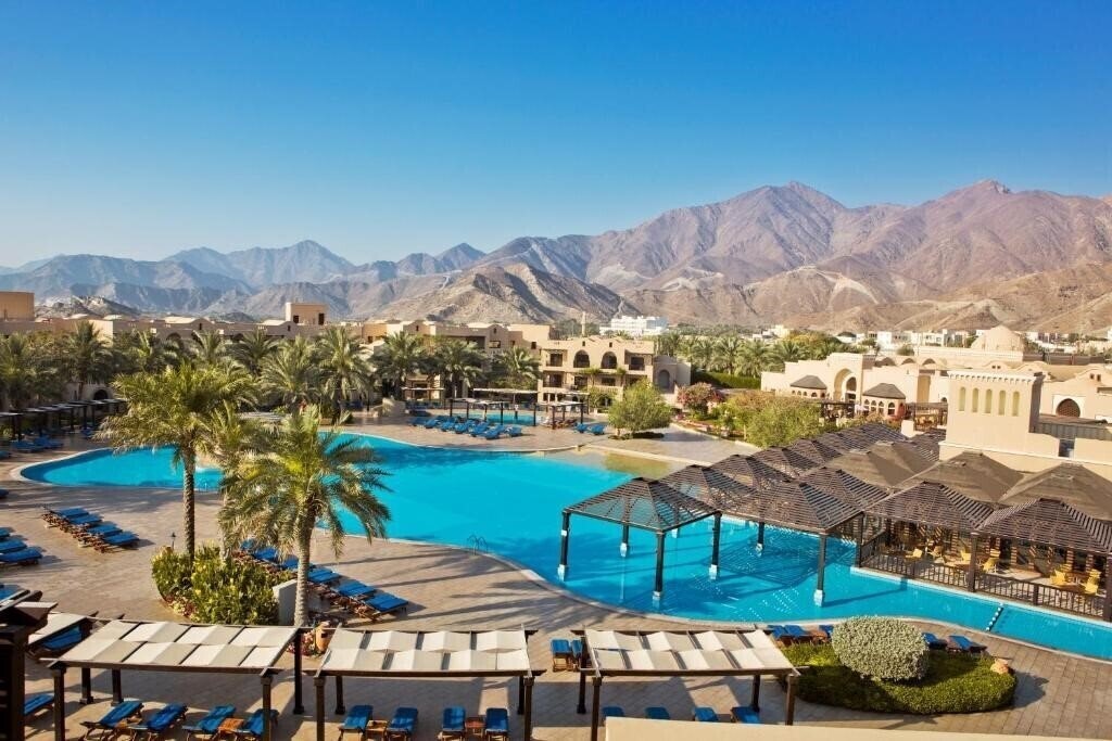 Отель JAZ Miramar Al Aqah 5*