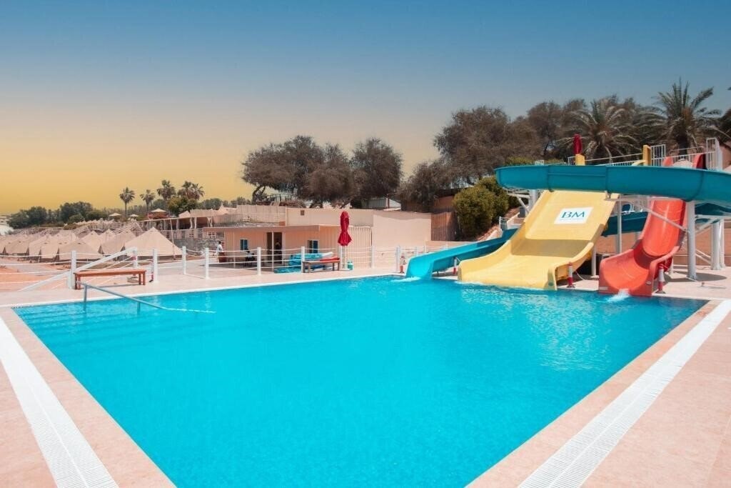 Фото BM Beach Hotel 4*