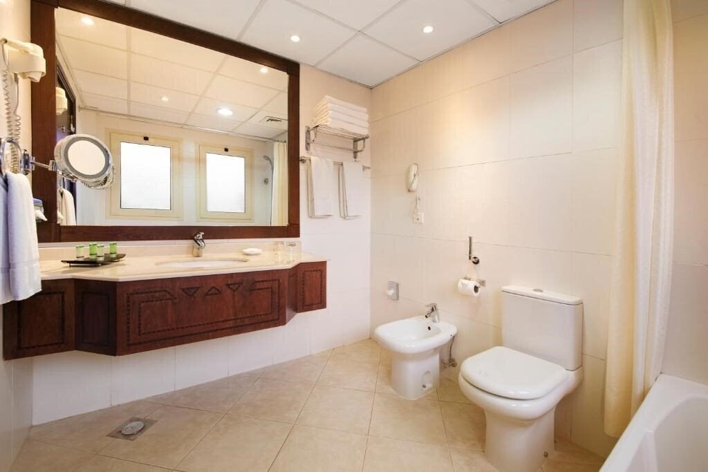 Фото Al Hamra Village Golf & Beach Resort 4*