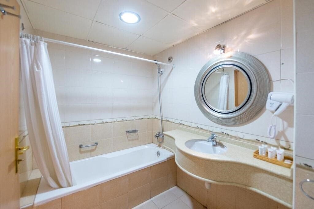 Фотография Crystal Plaza Hotel Sharjah 2*