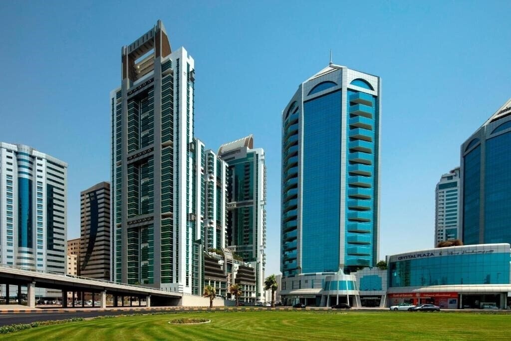 Отель Four Points By Sheraton Sharjah 4*