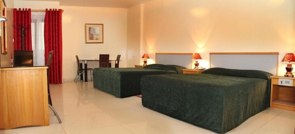 Отель Al Buhairah Hotel Apartments 3*