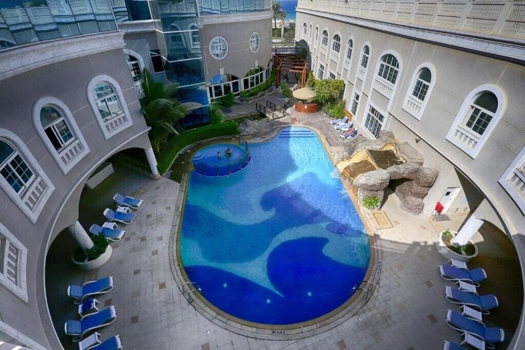 Отель Sharjah Premiere Hotel & Resort 3*