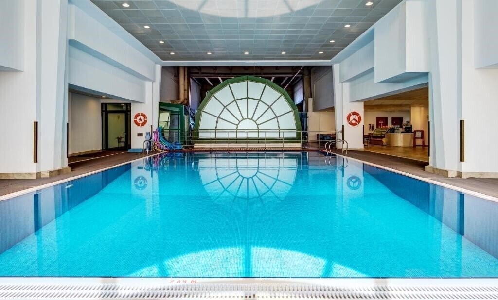 Фото Golden Tulip Sharjah 4*