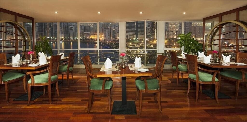 Картинка Golden Tulip Sharjah (ex. Golden Tulip Sharjah Hotel Apartments ) 4*