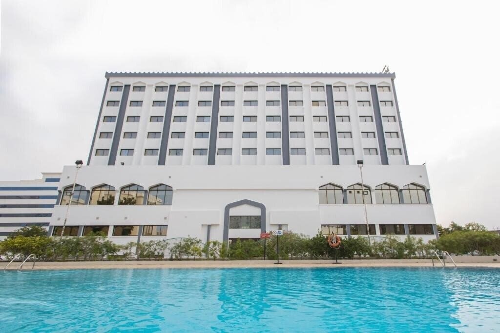 Отель Muscat Holiday 4*