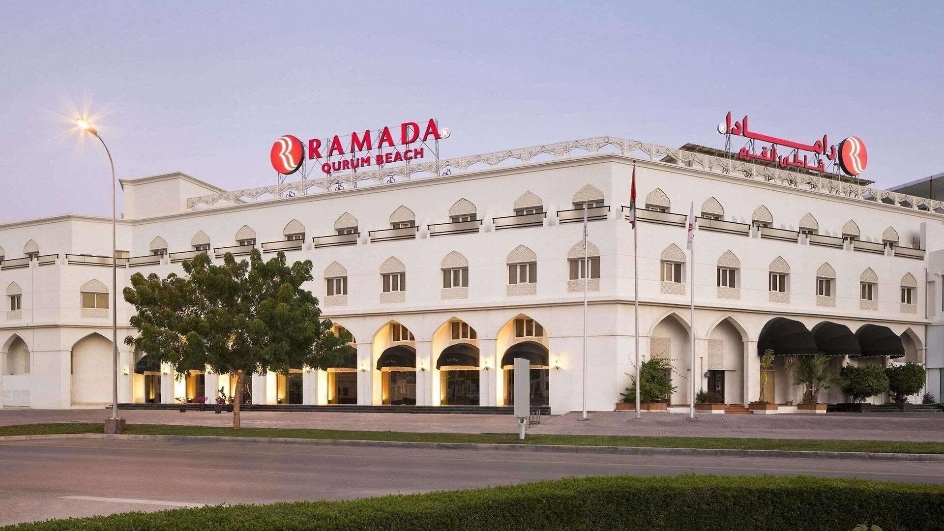 Отель Ramada by Wyndham Qurum Beach 4*