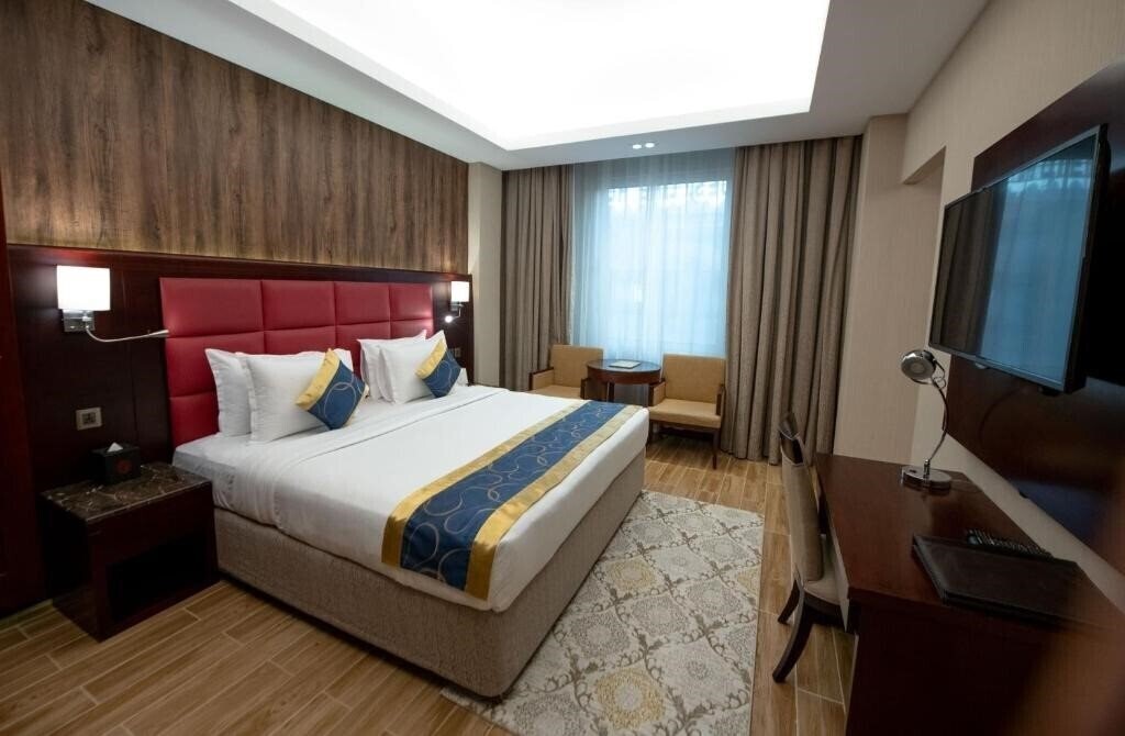 Отель Ramee Guestline Hotel Qurum 3*
