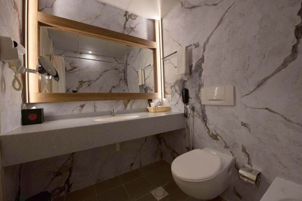 Фото Ramee Guestline Hotel Qurum 3*