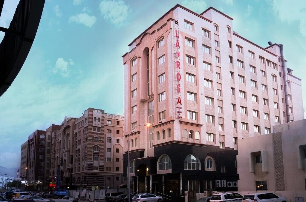 Отель La Rosa Hotel 3*
