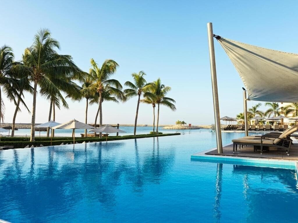 Отель Fanar Hotel & Residence 4*