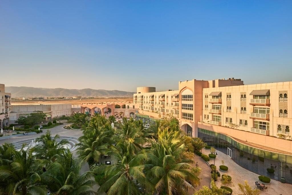 Отель Salalah Gardens Hotel 4*